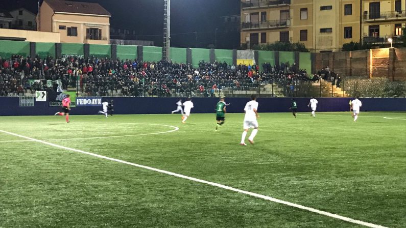 Il punto sulla Serie D. Riuscito l’esperimento del calcio in notturnaLocri e Palmi il pubblico delle grandi occasioni