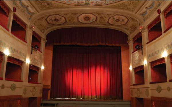 Lamezia Terme, protesta per il Teatro Grandinetti chiuso, scatta l'indagine, undici avvisi di garanzia