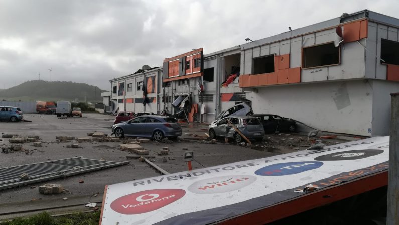 FOTO - Maltempo in Calabria, nuova tromba d'ariaLe immagini degli allagamenti nel Catanzarese e a Crotone