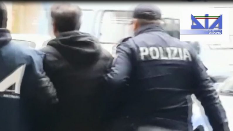 VIDEO - Duplice omicidio a Cosenza, l'operazione e le foto degli arrestati