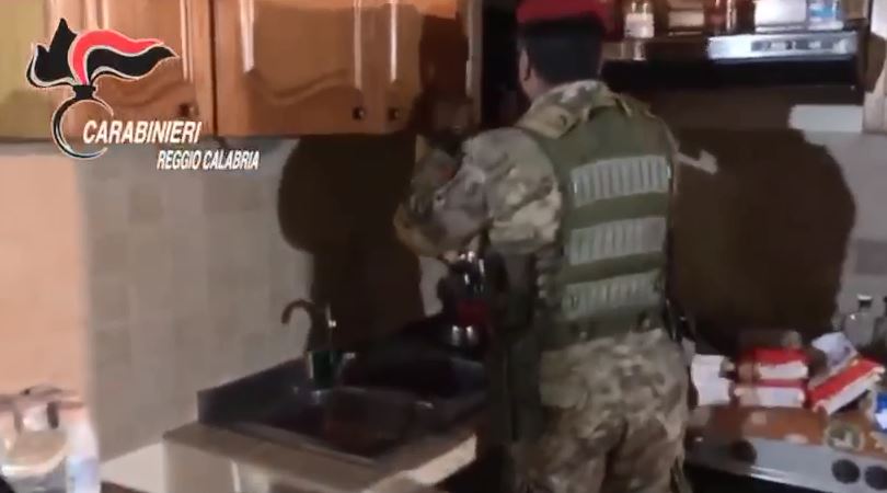 La perquisizione nella casa del latitante