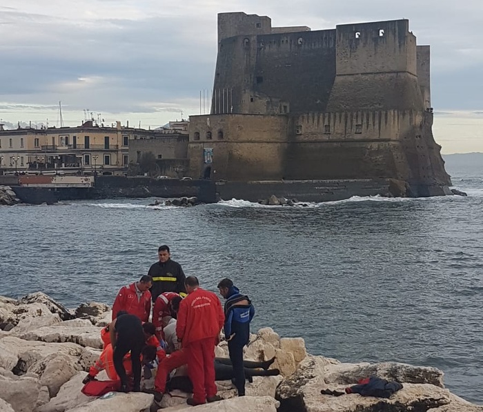 Cadavere sub trovato in acque di Napoli