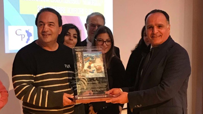 Riace, a Lucano il premio “L’operatore d’oro” a Vibo  «La Calabria ha bisogno di libertà e speranza»