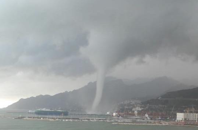 Allerta meteo in Campania: temporali e forte vento