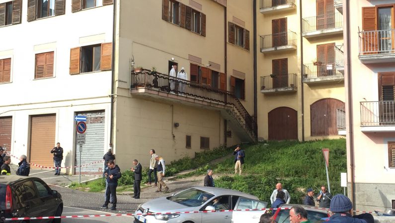 Omicidio suicidio ad Avellino: accoltella diciottene, uccide compagno, poi si lancia nel vuoto