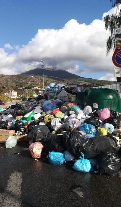 Sospetta gestione camorra: sequestrati 900 ton. di rifiuti tossici in Campania
