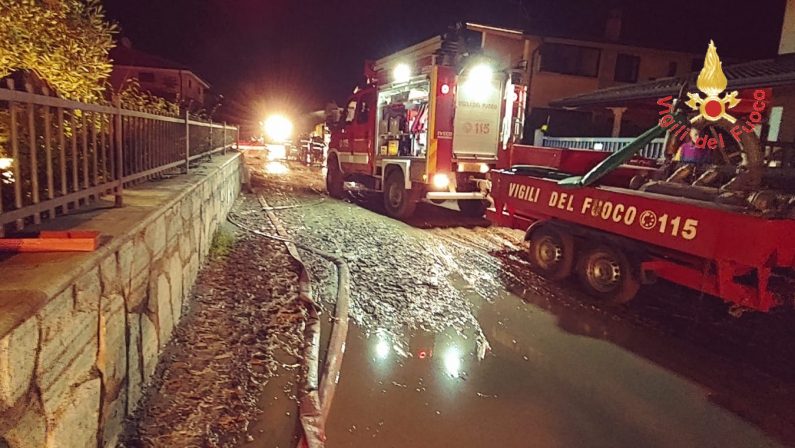 Maltempo, Calabria ha chiesto lo stato di emergenzaNel Catanzarese notte di soccorsi: danni ingenti