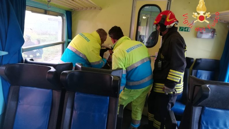 Maltempo, tromba d’aria investe un treno: due feriti  Pioggia forte tra le province di Catanzaro e Crotone