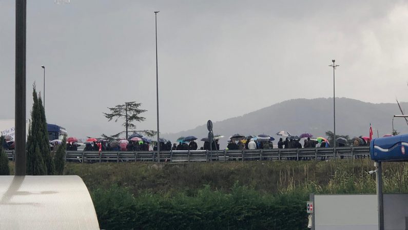 Protesta ex Lsu-Lpu, ancora disagi in CalabriaBloccati autostrada e linea ferroviaria per diverse ore