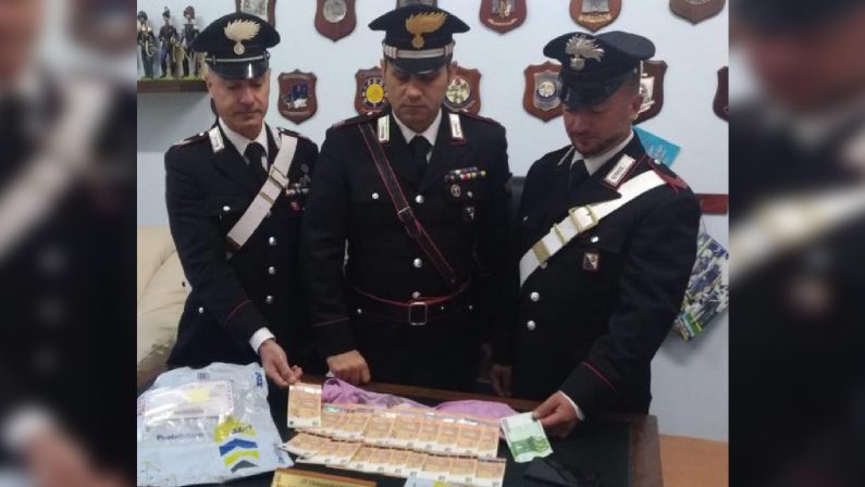 Comprano banconote false per 5 mila euro su internetDenunciati dai carabinieri cinque minori del Cosentino