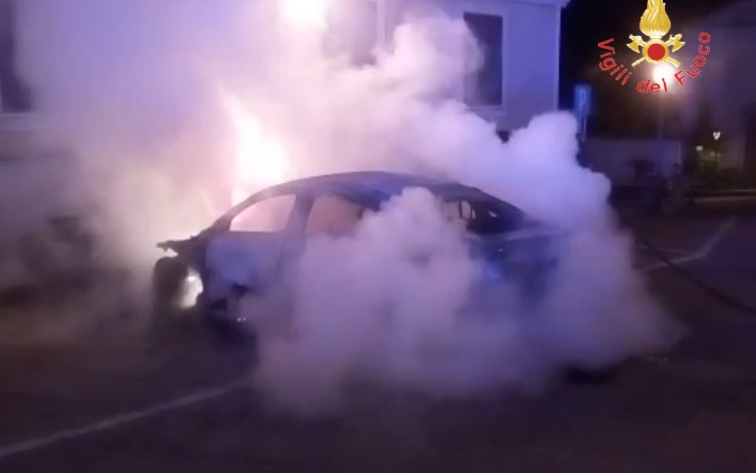 L'incendio dell'autovettura