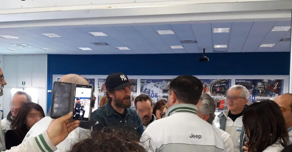 Jovanotti nello stabilimento Fca di San Nicola di Melfi (foto VultureNews)