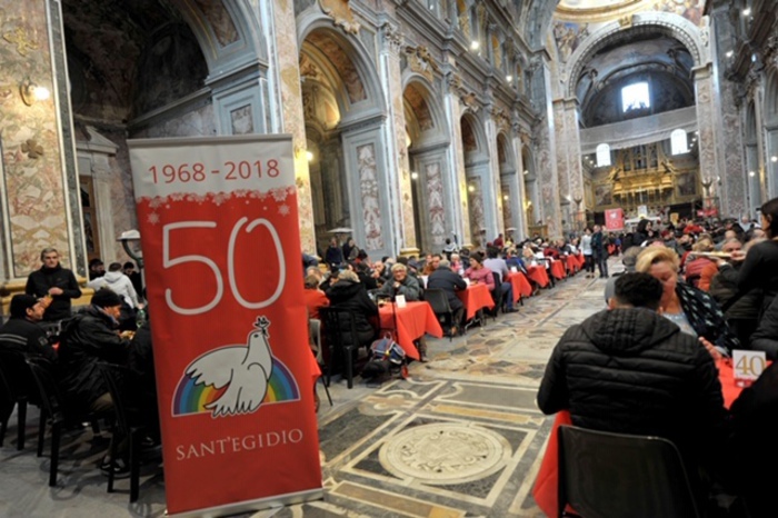 In 400 per pranzo di Natale alla Comunità Sant'Egidio: povertà in aumento