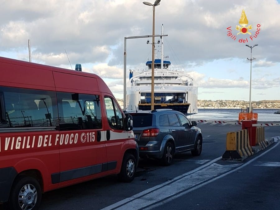 I vigili del fuoco calabresi verso la Sicilia