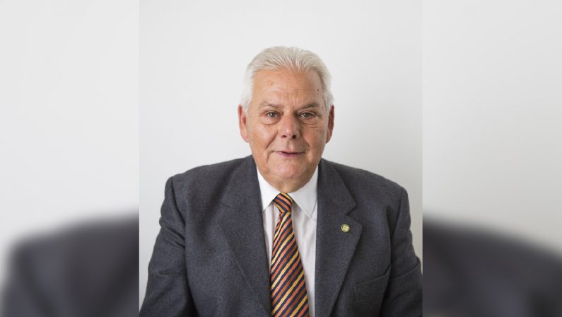 Aggredito ex sindaco del Crotonese, è grave: indagati due 17enni