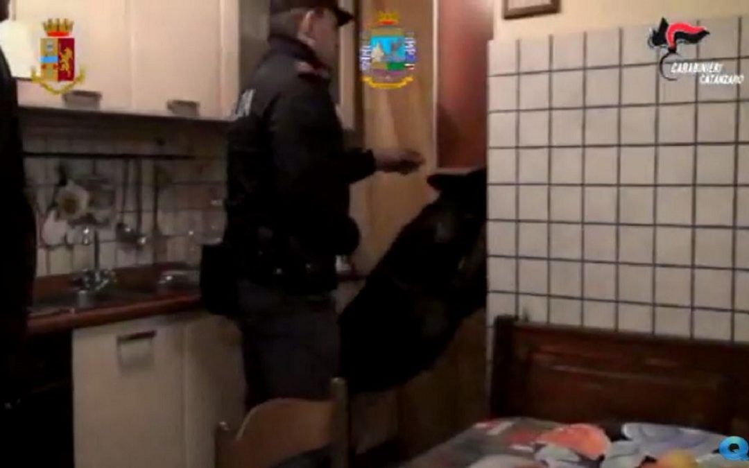 VIDEO – Operazione interforze a Lamezia Terme  Le immagini del blitz delle forze dell’ordine