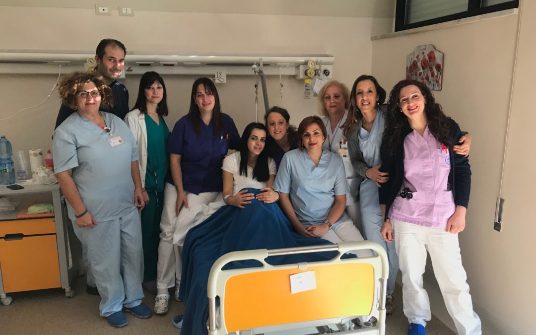 Foto di gruppo con il primo nato di Catanzaro