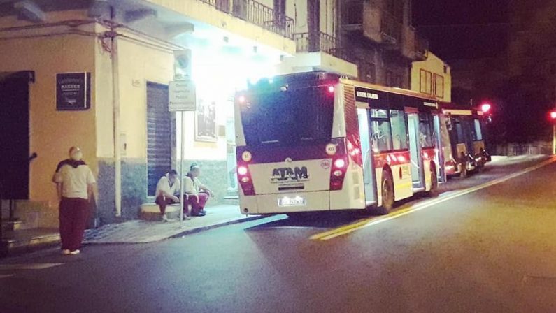 Autobus Atam preso a sassate a Reggio CalabriaForte condanna dell'Amministrazione: «Gravissimo»