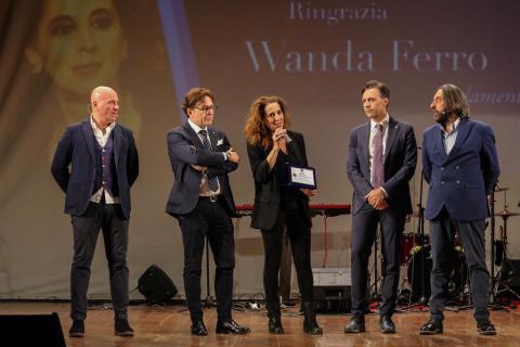befana poliziotto brugnano ferro