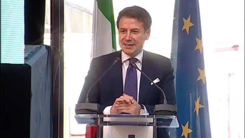 Governo, l'ultimatum di Conte ai vicepremier
«Basta liti, le regole dell'Europa vanno rispettate»