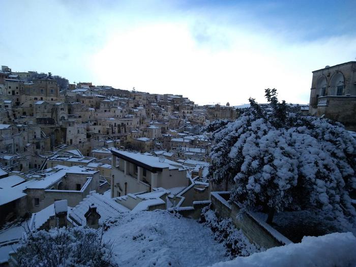 Matera sotto la neve che da ieri cade copiosamente