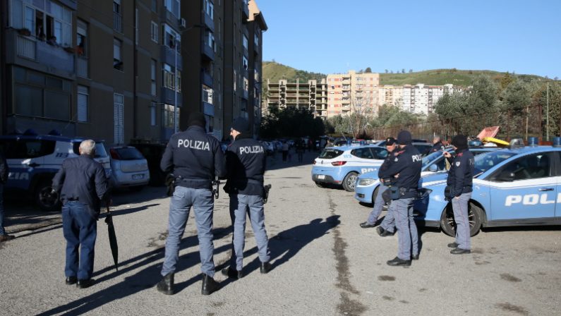 Criminalità, controllate tutte le case in un'intera viaArresti e sequestri nei quartieri a sud di Catanzaro