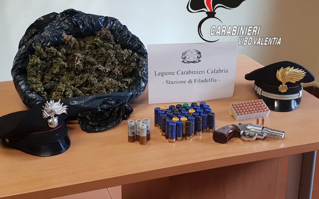 Le armi e la droga scoperti a Filadelfia