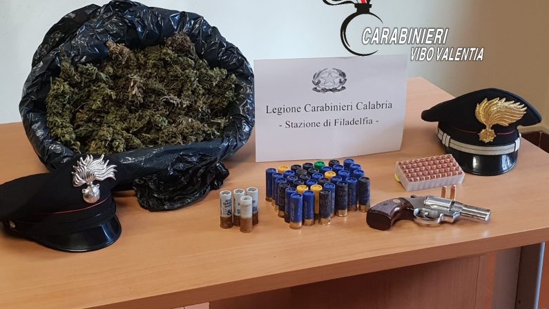 Armi e droga nascosti in un casolare nel viboneseI carabinieri indagano per identificare il proprietario