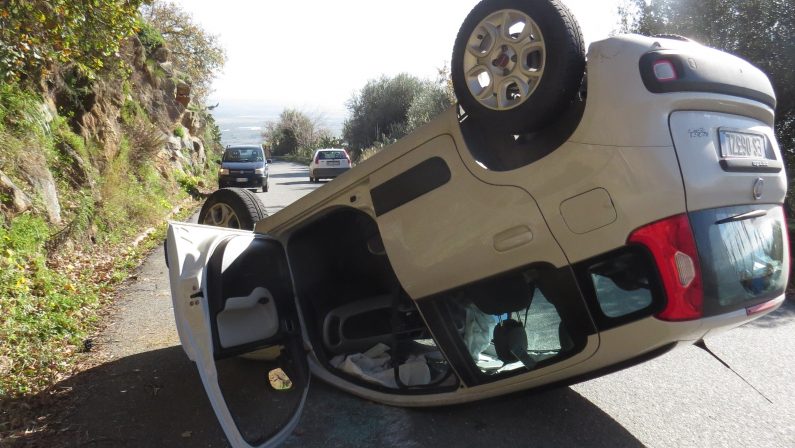 Nicotera, incidente stradale sulla strada provincialeUna Panda si capovolge durante il percorso