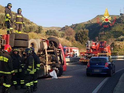 Tir ribaltato Catanzaro