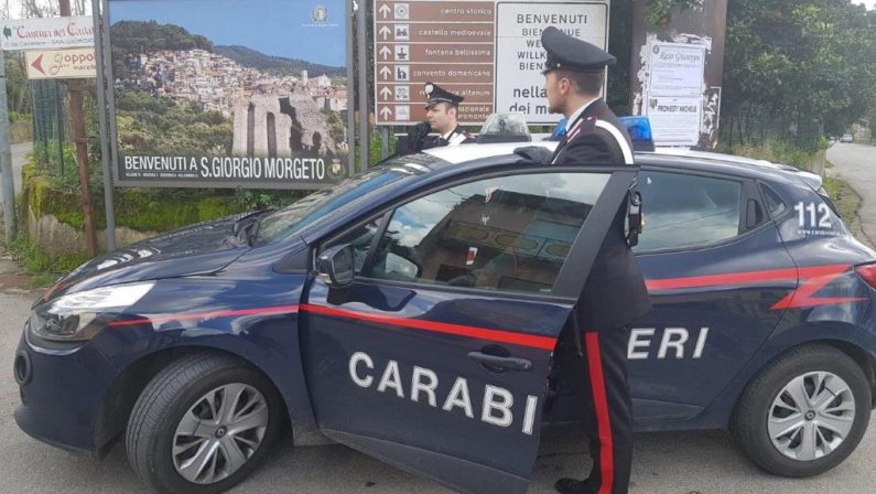 Il caso: figure misteriose turbano le notti di un centro del Reggino, indagini