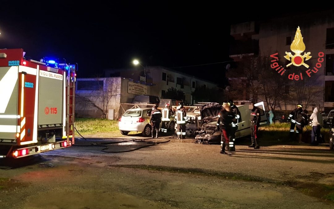 Alcune delle autovetture incendiate