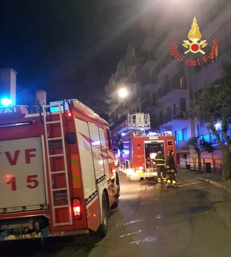 Catanzaro, incendio in un appartamento in centroVissuta notte di paura, evacuato l'intero immobile