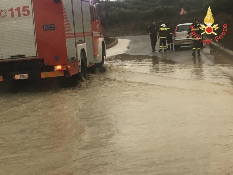 VIDEO - Maltempo, allagamenti nel Catanzarese: disagi sulle strade interne