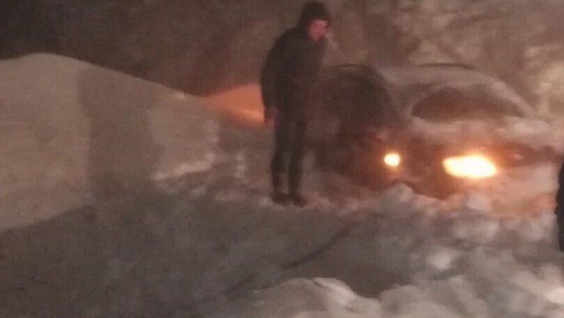 Maltempo, il freddo e la neve bloccano la CalabriaPadre e figlio soccorsi nel Vibonese. Scuole chiuse