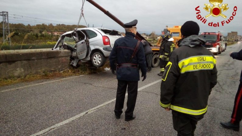 Incidente stradale all'alba nel cosentinoMuore sul colpo un ventenne di Villapiana