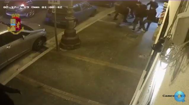 VIDEO – Risse a Lamezia Terme, doppia operazione della Polizia eseguite due ordinanze