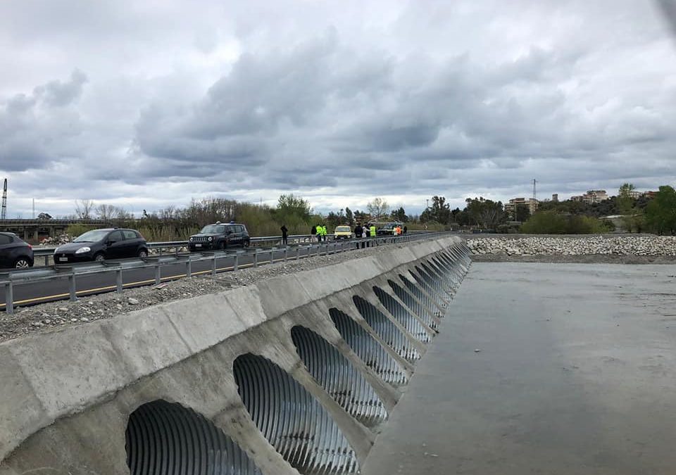 Aperto il “guado” sul fiume Allaro nel Reggino  Il tracciato consente la circolazione sulla statale 106