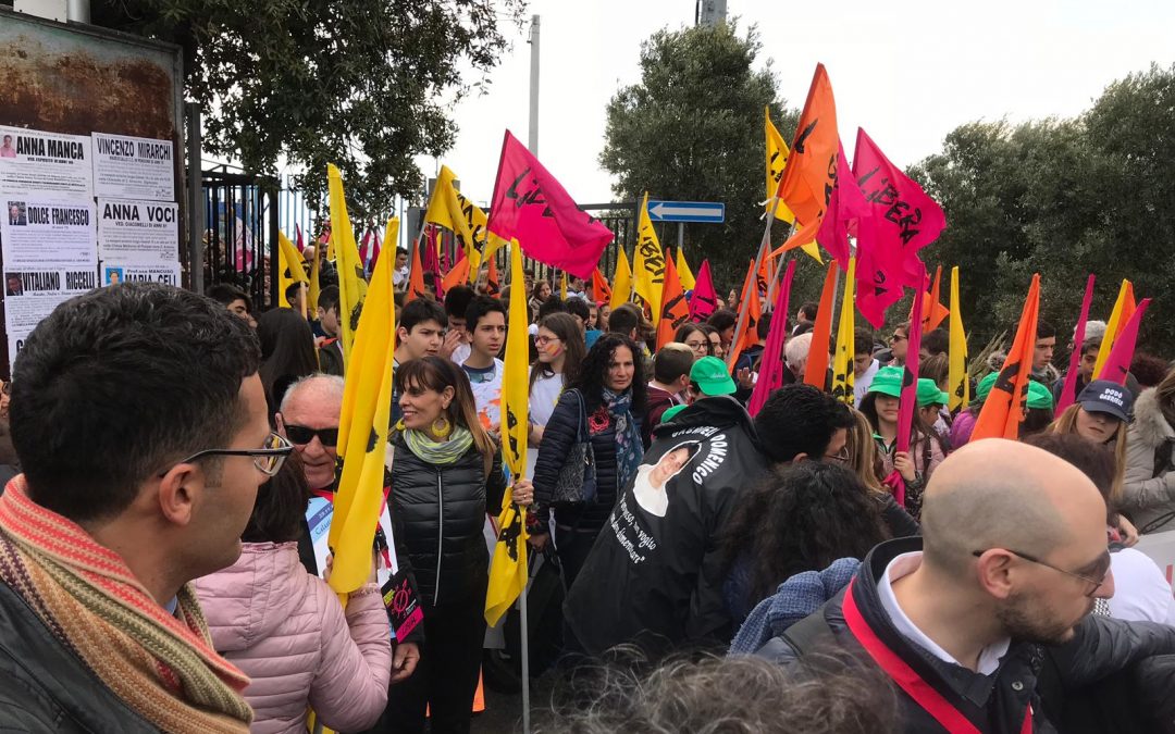 FOTO – Libera scende in piazza a Catanzaro per la Giornata della memoria e del ricordo delle vittime di mafia