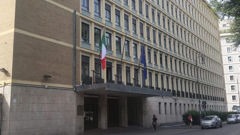 Spesa pubblica e poltronificio nordista, boom lombardo delle partecipate con più consiglieri che impiegati