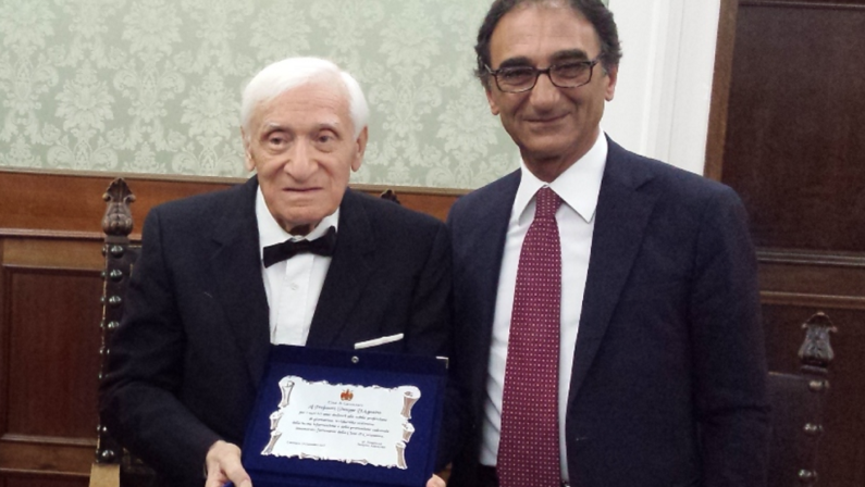 È morto a Catanzaro Giuseppe D'Agostinodecano dei giornalisti calabresi, aveva 87 anni