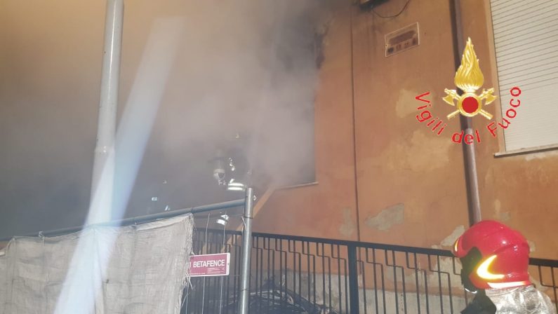 Incendio nel cantiere di una scuola nel CatanzareseIndagini su cause del rogo, possibile matrice dolosa