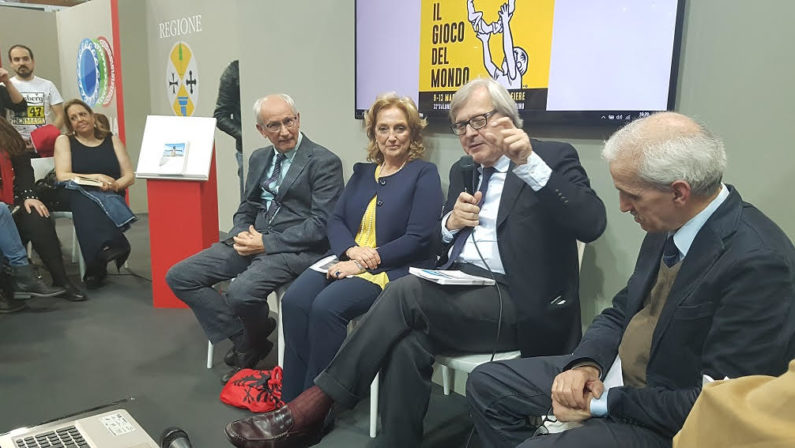 Dal Salone del libro Sgarbi loda la Calabria«Esempio di umanità e accoglienza»