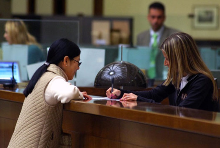 Calano consumi e redditi ma crescono i depositi in banca