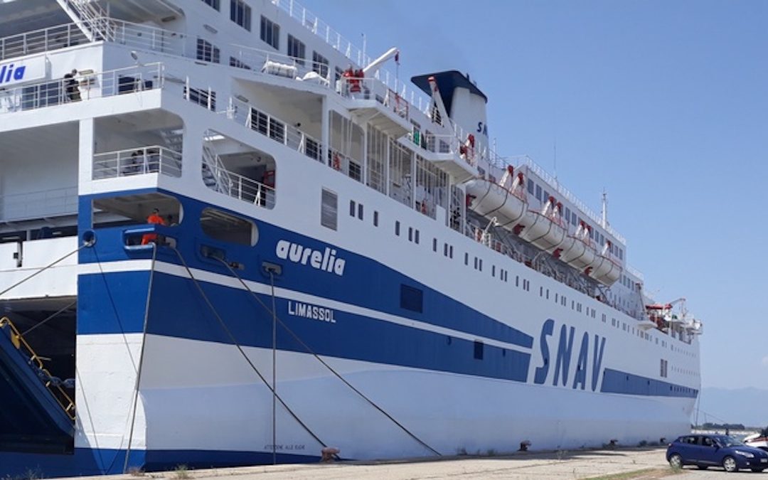 La motonave "GNV Aurelia" approdata nel porto di Corigliano