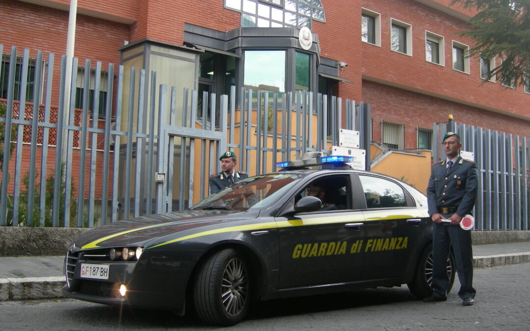 Sala da gioco abusiva nel Vibonese, sequestrati tre apparecchi illegali