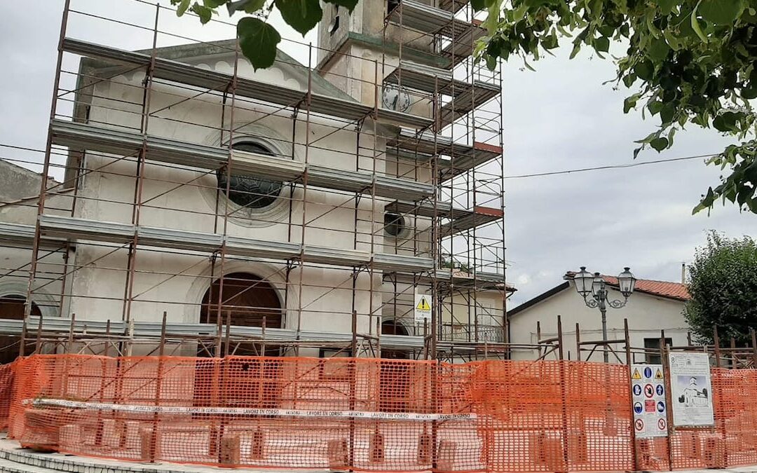 Il sagrato della chiesa di Joggi che ospita i concerti (foto pubblicata sul profilo Facebook del festival)