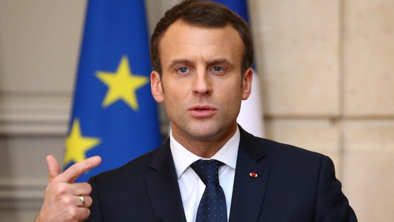 Tre assi strategici e 100 miliardi: Macron vara il piano di rinascita