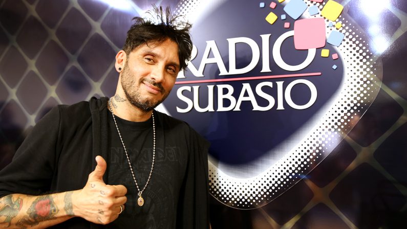 Radio Subasio: Fabrizio Moro a Subasio Music Club parla con Pippo Baudo e si commuove 