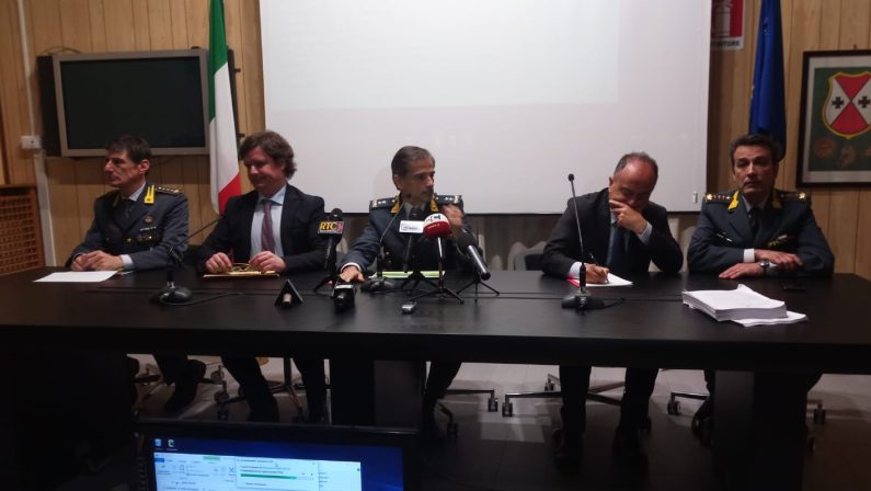 Blitz della Finanza a Crotone, eseguiti 35 fermi  Sgominata una potentissima “locale di ‘ndrangheta